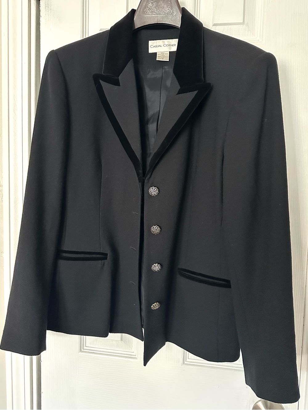 Casual Corner Women’s 12 100% Pure Wool Fully Lined Black Velvet-Trim Blazer Vtg